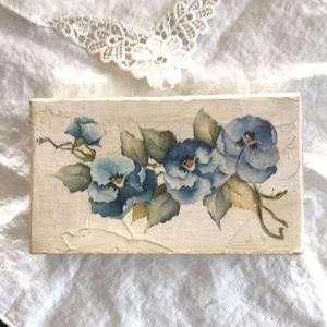 Vintage box with blue pansies and blue lining